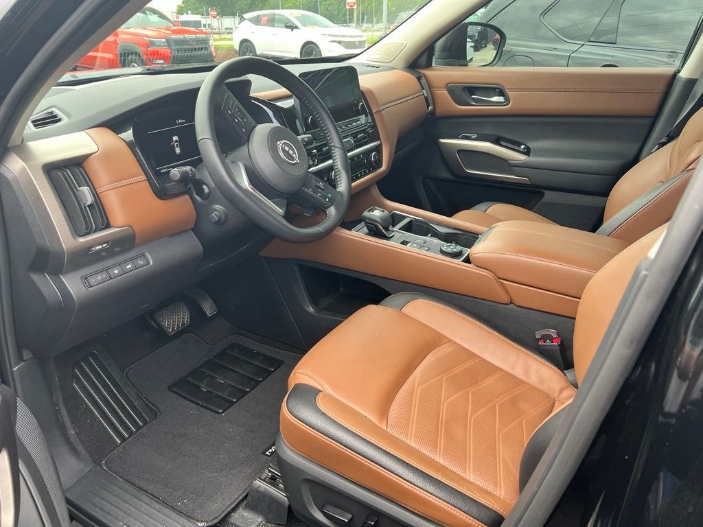 Used 2025 Nissan Pathfinder Platinum SUV