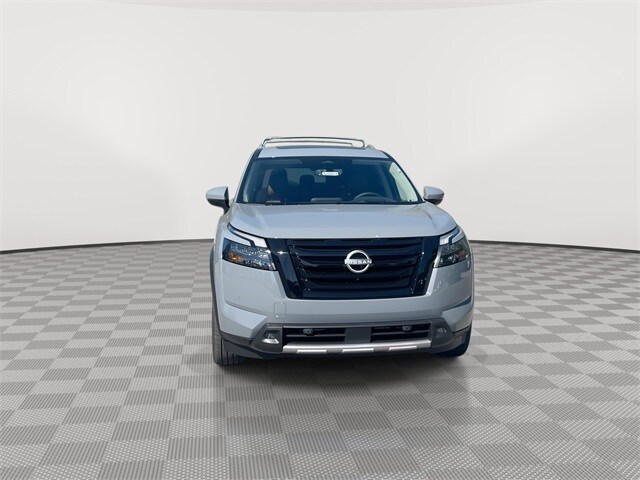 2025 Nissan Pathfinder Platinum photo 2