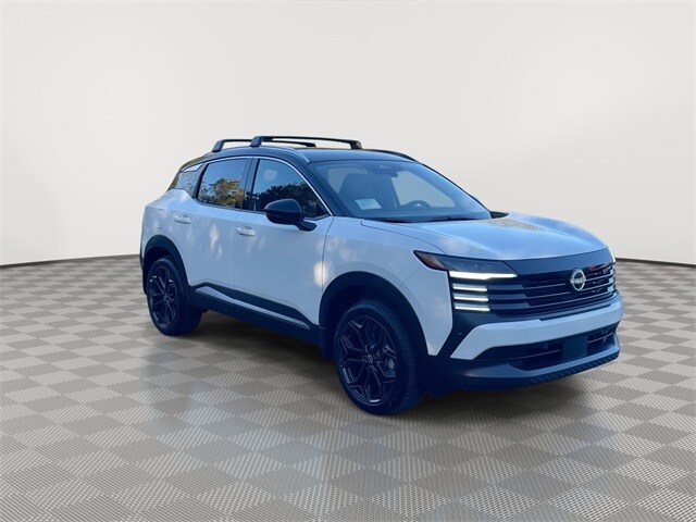 2026 Nissan Kicks SR photo 2