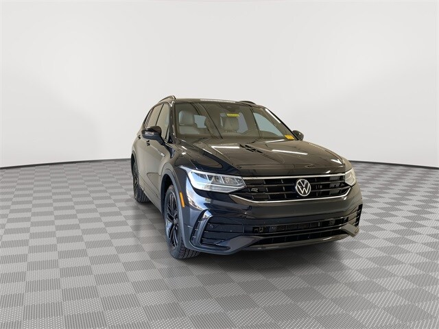 2022 Volkswagen Tiguan SE R-Line Black photo 2