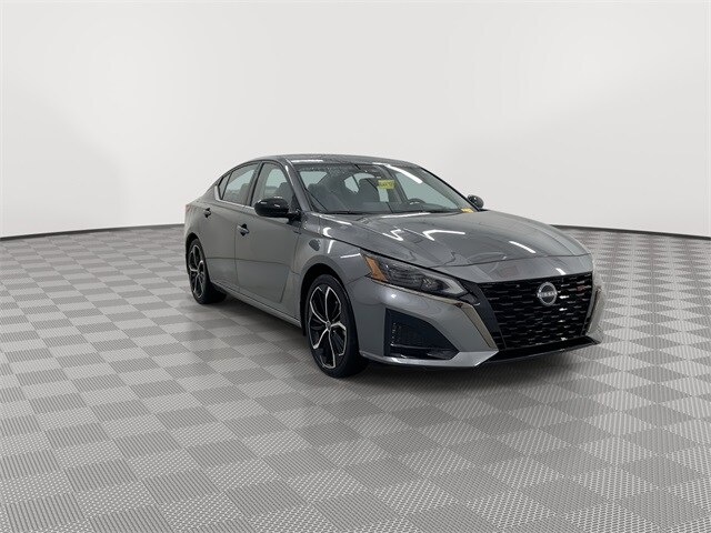 2024 Nissan Altima 2.5 SR photo 2