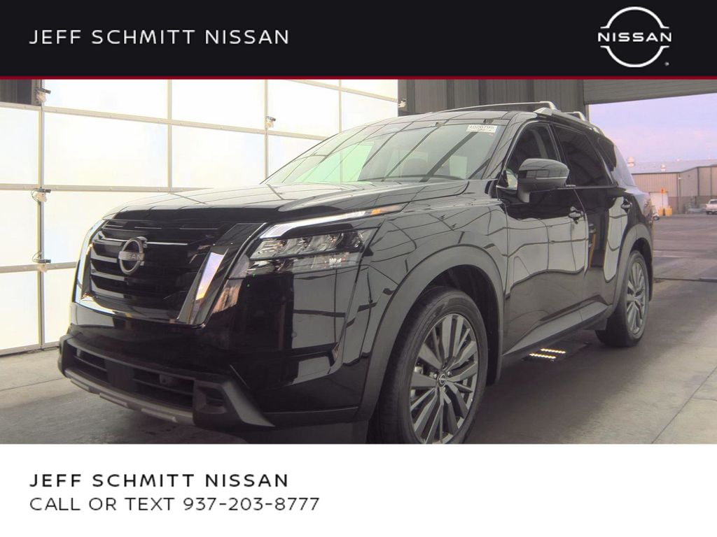 2025 Nissan Pathfinder SL