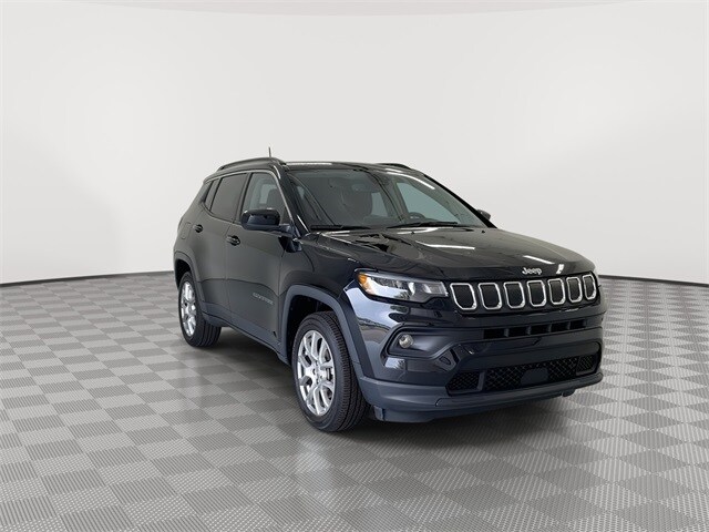 2022 Jeep Compass Latitude Lux photo 2