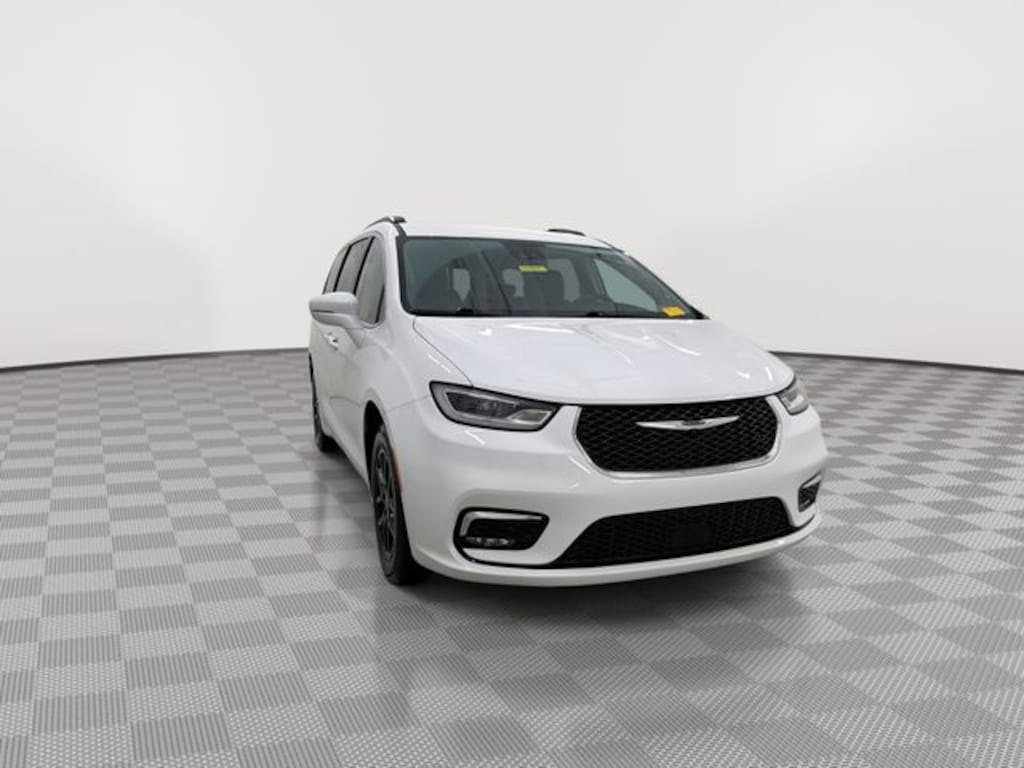 Used 2022 Chrysler Pacifica Touring L Van Passenger Van