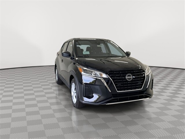 2025 Nissan Kicks Play S photo 2