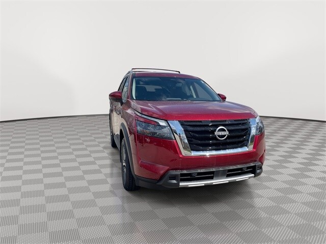 2025 Nissan Pathfinder SL photo 2