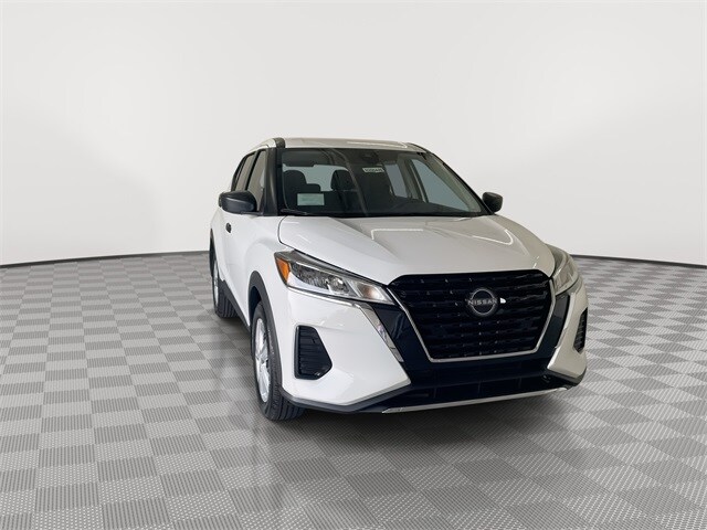 2025 Nissan Kicks Play S photo 3