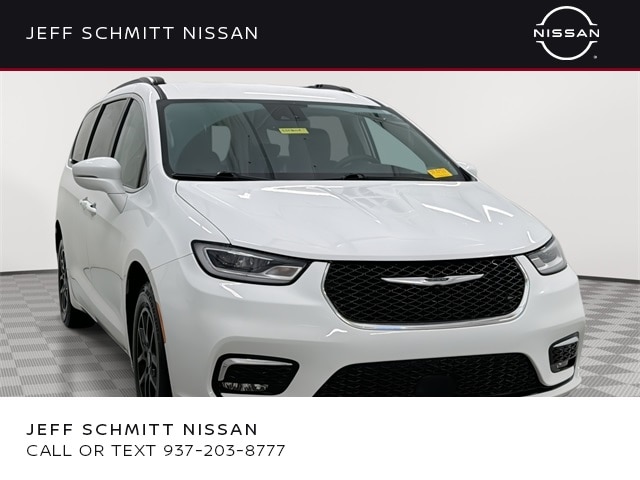 2022 Chrysler Pacifica Touring L's photo