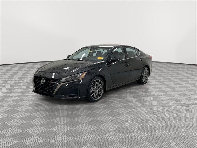 2024 Nissan Altima SR photo 4