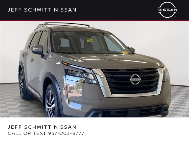 2025 Nissan Pathfinder Platinum's photo