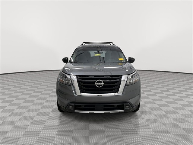 2024 Nissan Pathfinder Platinum photo 3