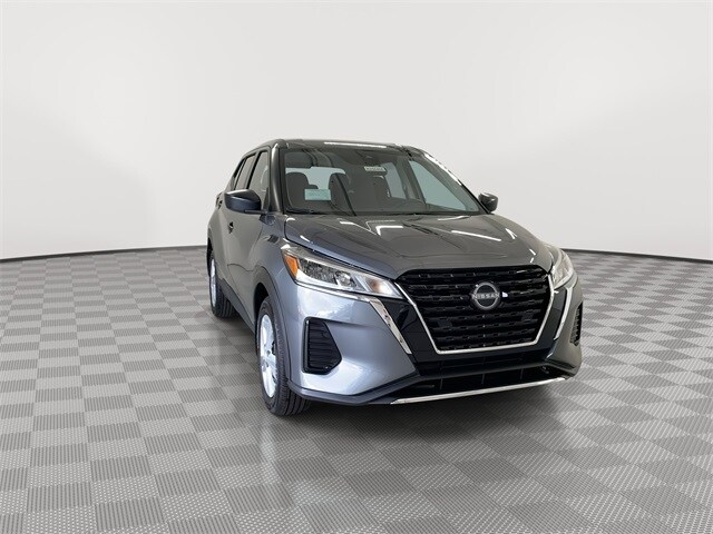 2025 Nissan Kicks Play S photo 3
