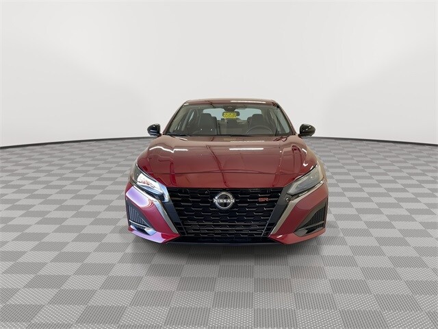 2024 Nissan Altima SR photo 4