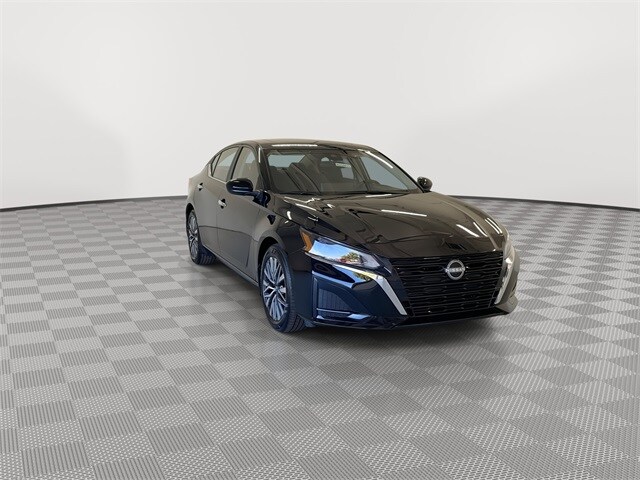 2025 Nissan Altima SV photo 2