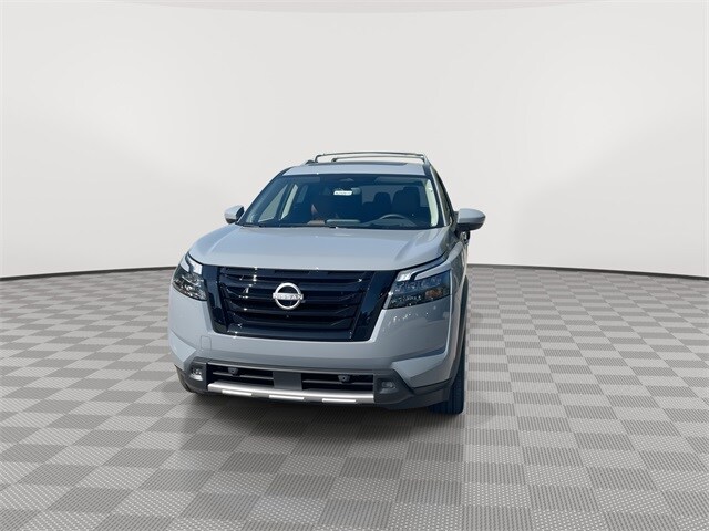 2025 Nissan Pathfinder Platinum photo 3