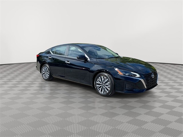 2025 Nissan Altima SV photo 2