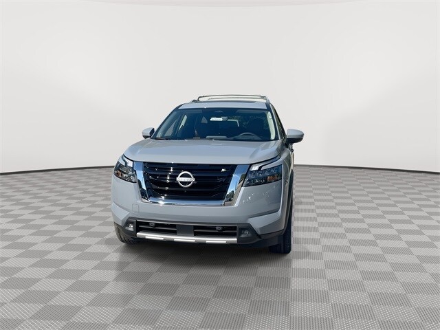 2025 Nissan Pathfinder Platinum photo 4