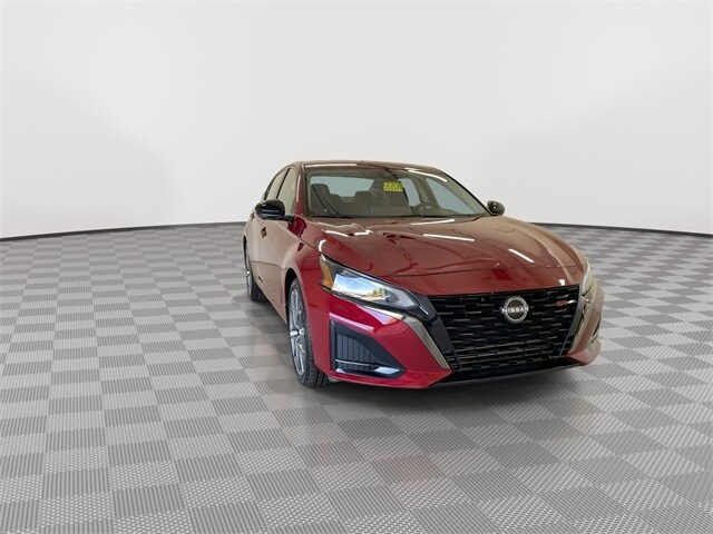 2024 Nissan Altima SR photo 3