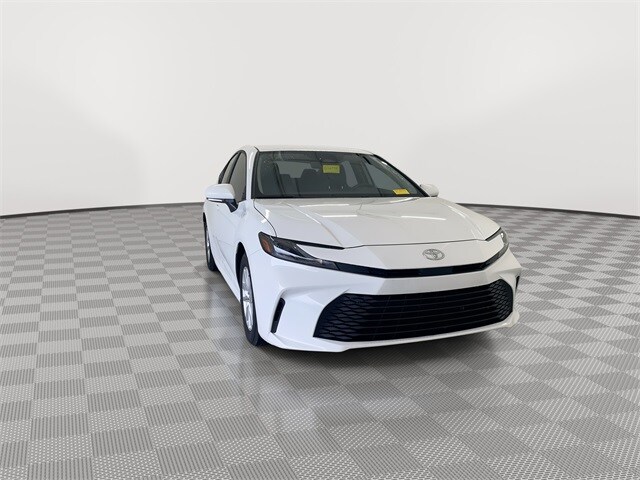 2025 Toyota Camry LE photo 3