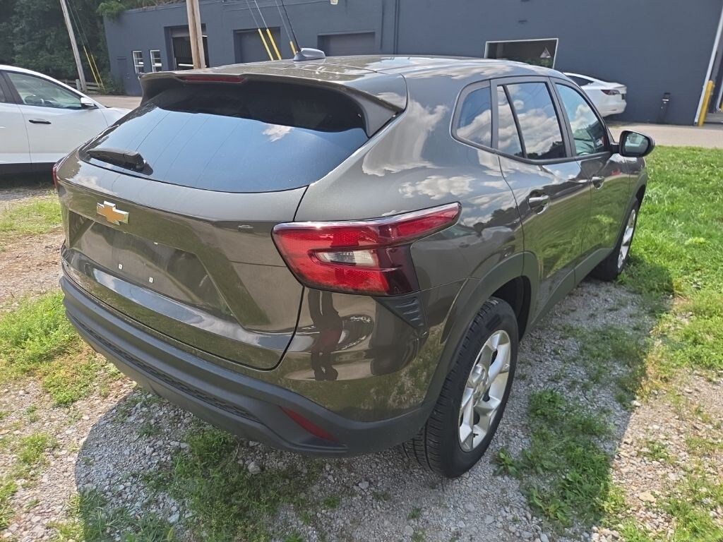 Used 2024 Chevrolet Trax LS SUV