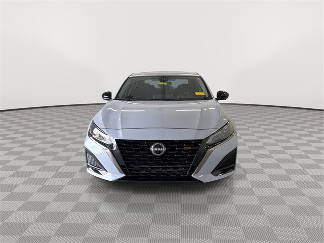 2024 Nissan Altima SR photo 4
