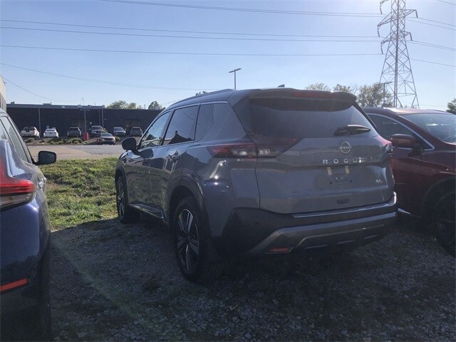 2022 Nissan Rogue SL photo 2