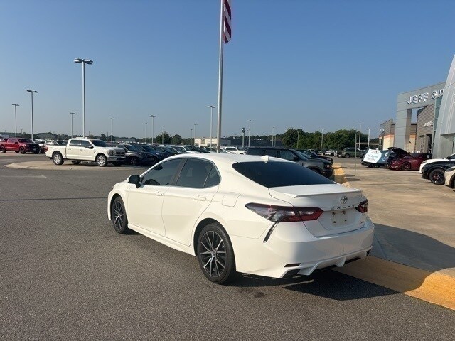 2024 Toyota Camry SE photo 3