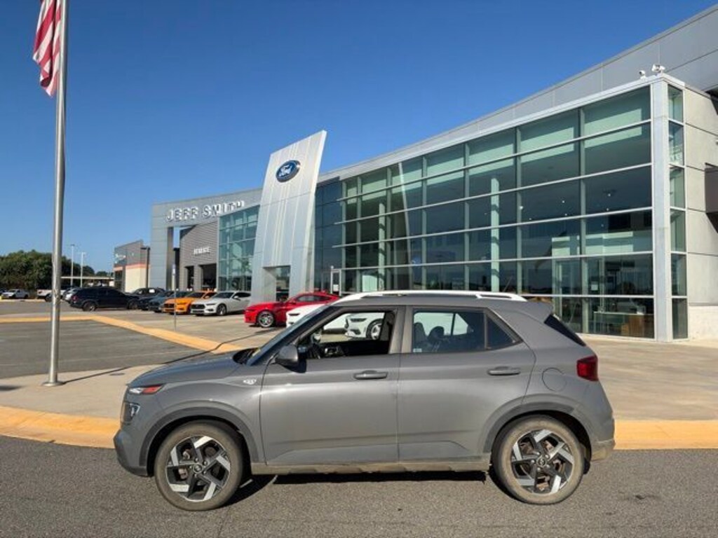 Used 2023 Hyundai Venue SEL SUV