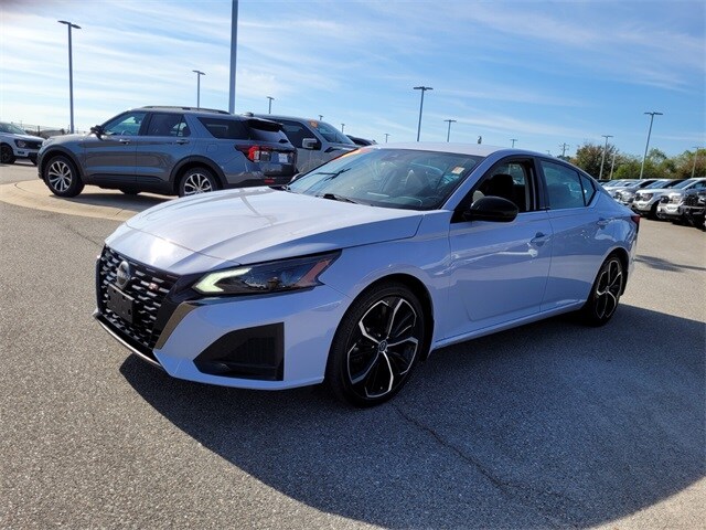 2024 Nissan Altima 2.5 SR photo 3