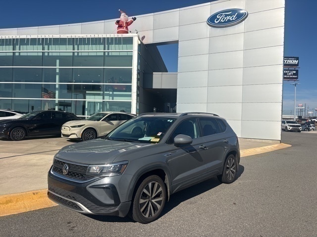 2022 Volkswagen Taos SE's photo
