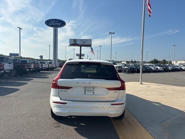 2023 Volvo XC60 B5 Core photo 2