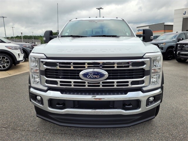 2025 Ford F-450 photo 2