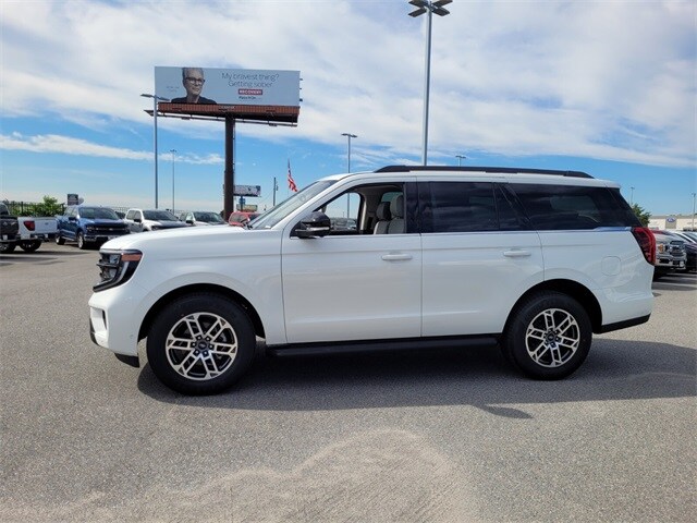 2025 Ford Expedition photo 4