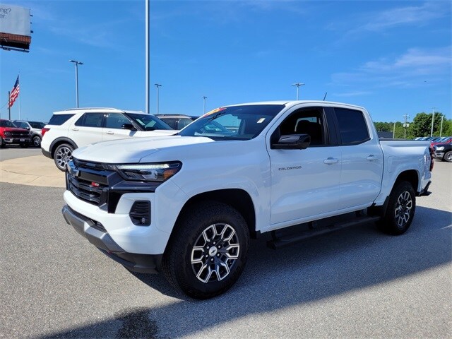2024 Chevrolet Colorado Z71 photo 3