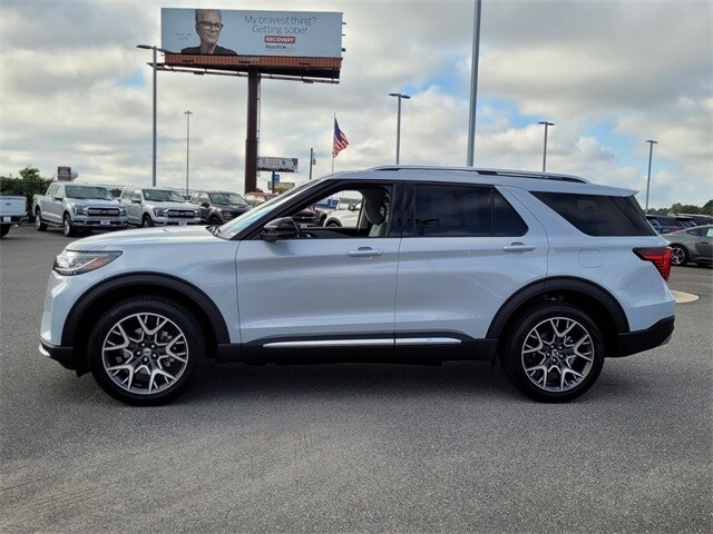 2025 Ford Explorer Platinum photo 4