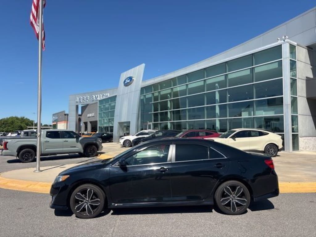 Used 2013 Toyota Camry SE Sedan