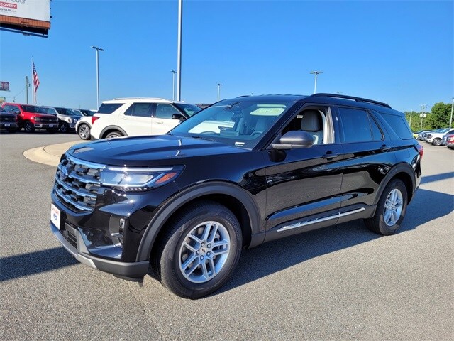 2025 Ford Explorer photo 3