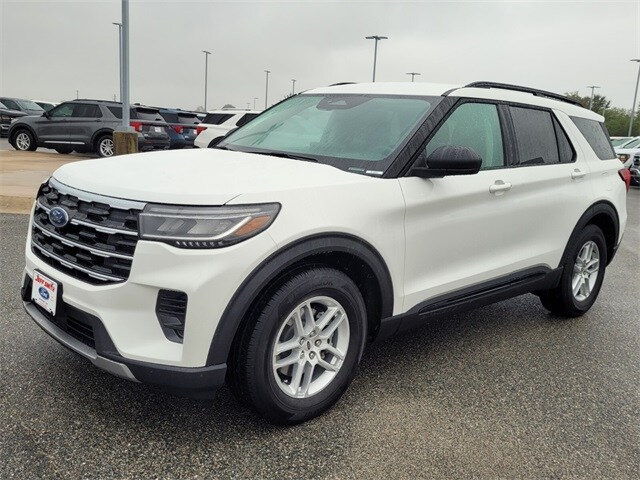 2026 Ford Explorer photo 3