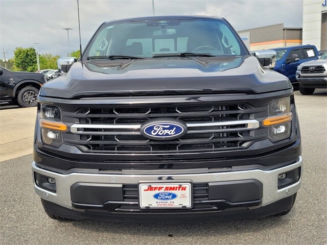 2025 Ford F-150 XLT photo 2