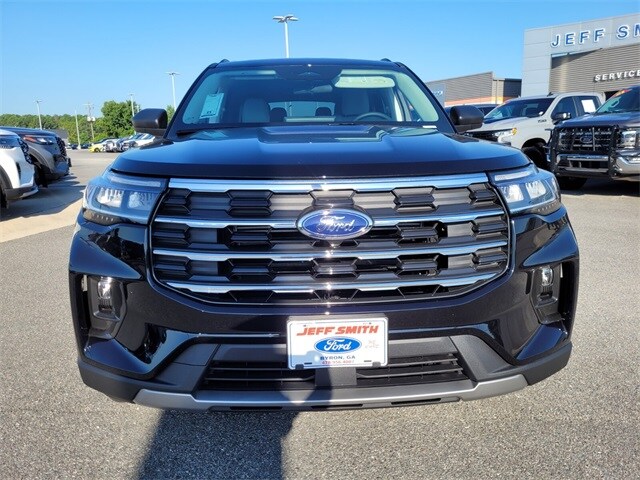 2025 Ford Explorer photo 2