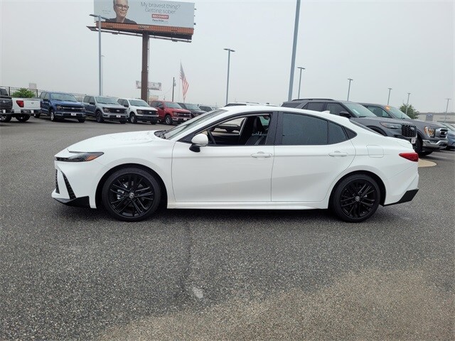 2025 Toyota Camry SE photo 4