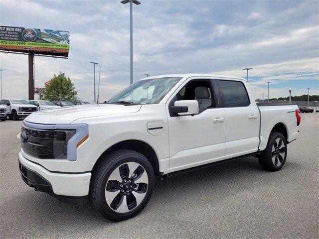 2023 Ford F-150 Lightning Platinum photo 3