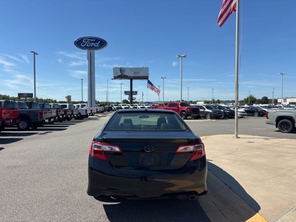 Used 2013 Toyota Camry SE Sedan
