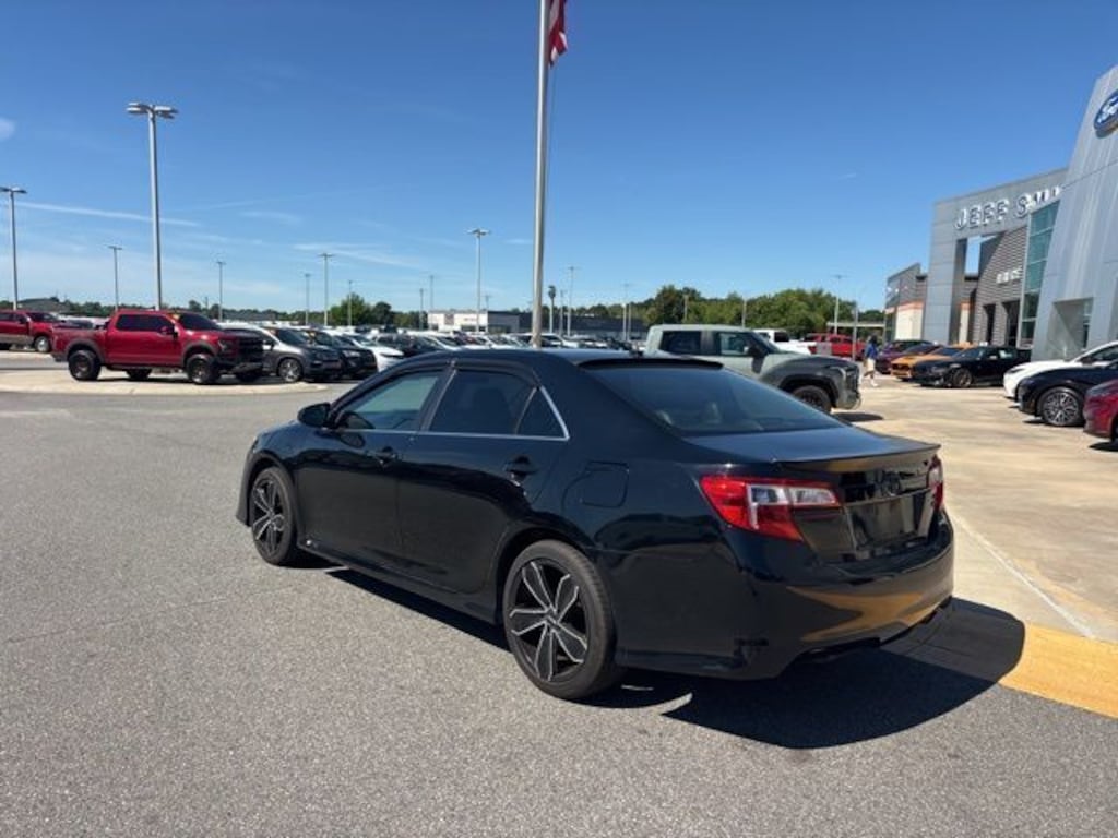 Used 2013 Toyota Camry SE Sedan