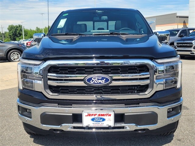 2025 Ford F-150 Lariat photo 2