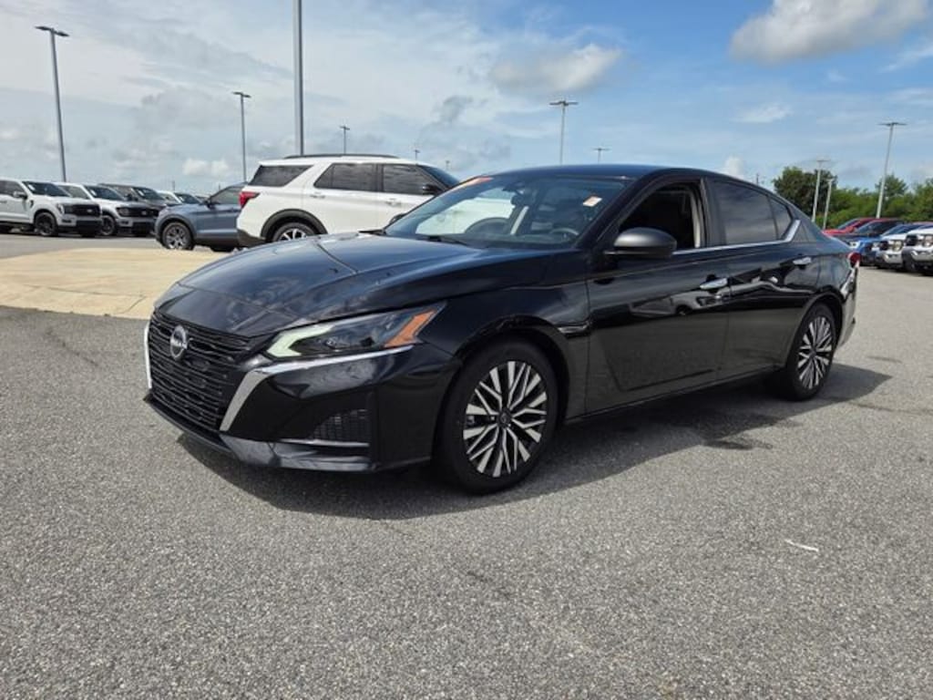 Used 2024 Nissan Altima 2.5 SV Sedan
