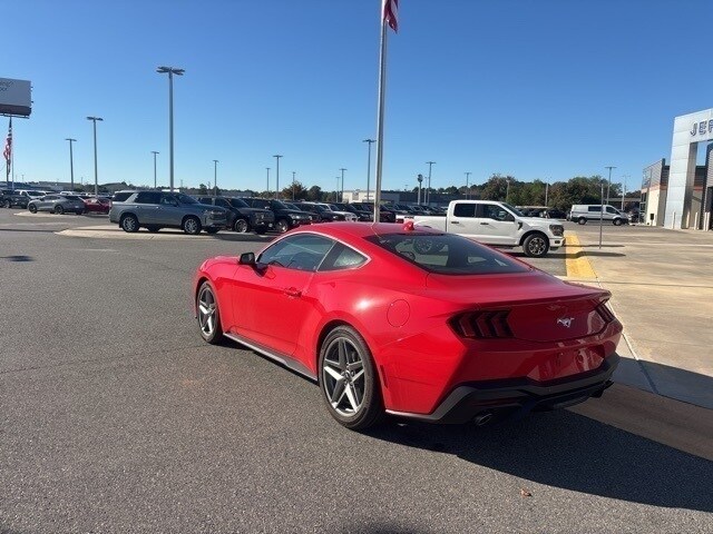 2025 Ford Mustang EcoBoost photo 3
