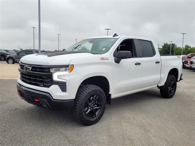 2024 Chevrolet Silverado 1500 LT Trail Boss photo 3
