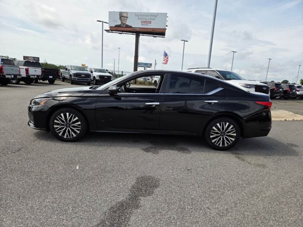 Used 2024 Nissan Altima 2.5 SV Sedan