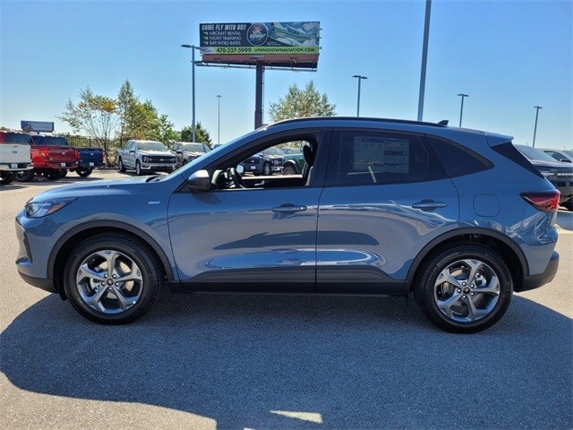 2025 Ford Escape ST-Line photo 4